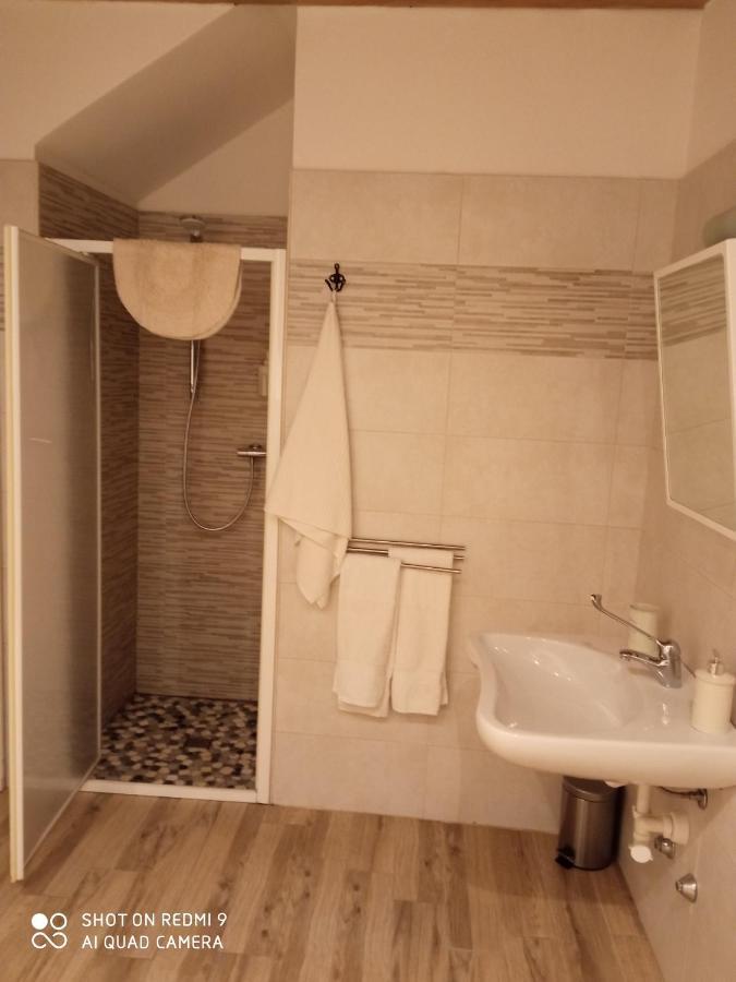 La Casina Hotel Dello Luaran gambar