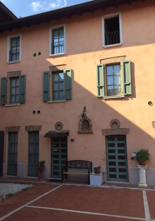 La Casina Hotel Dello Luaran gambar