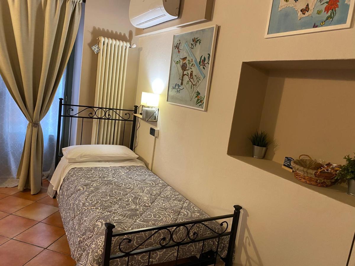 La Casina Hotel Dello Luaran gambar