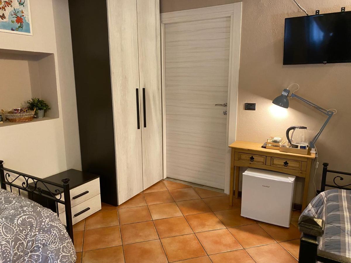 La Casina Hotel Dello Luaran gambar