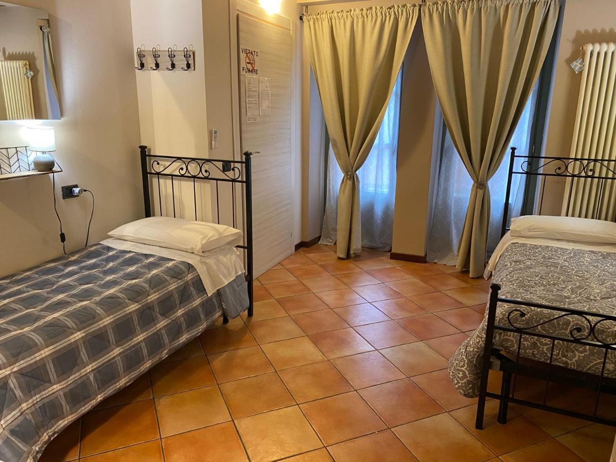 La Casina Hotel Dello Luaran gambar