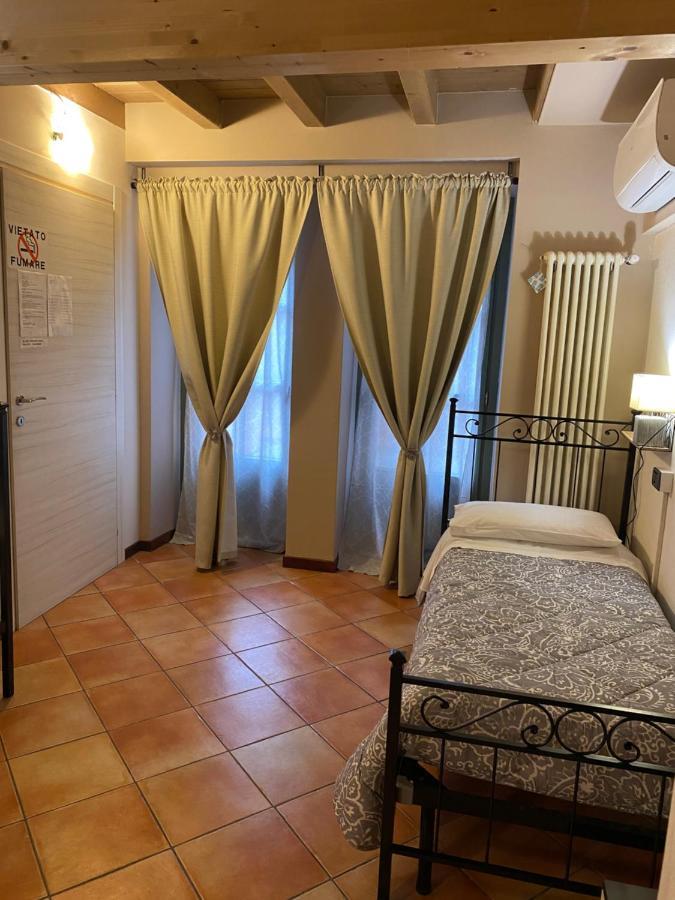 La Casina Hotel Dello Luaran gambar