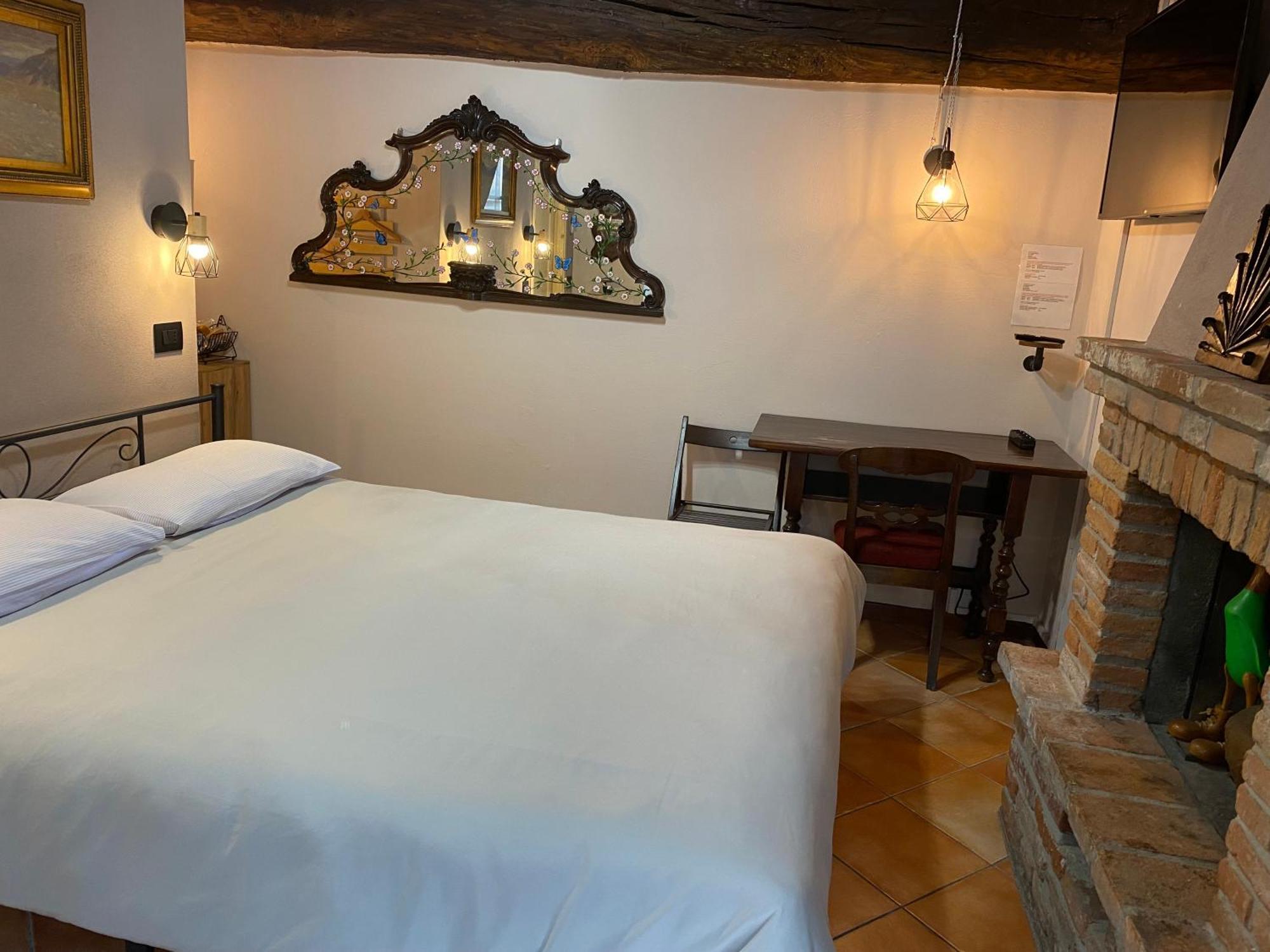 La Casina Hotel Dello Luaran gambar