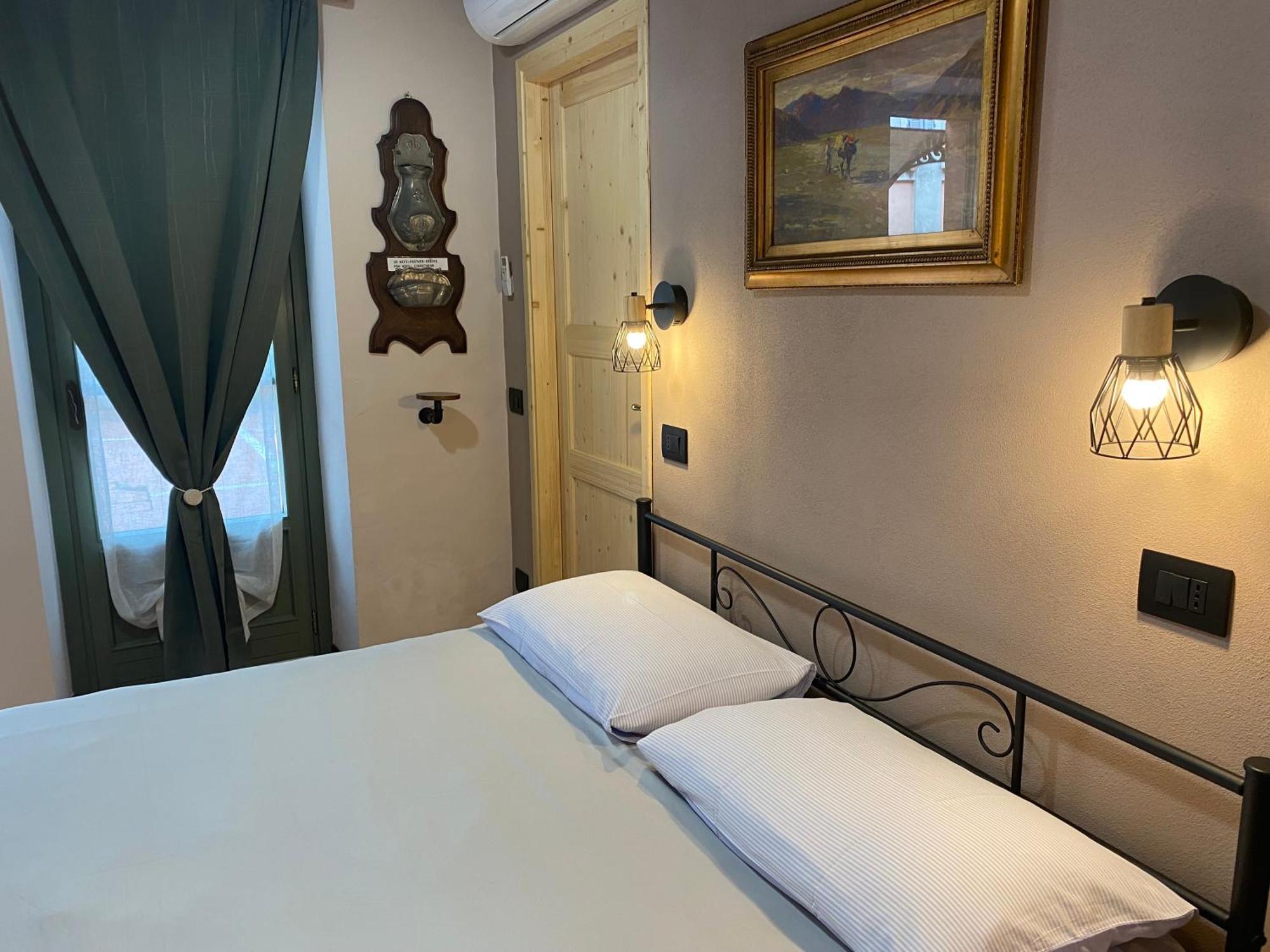La Casina Hotel Dello Luaran gambar