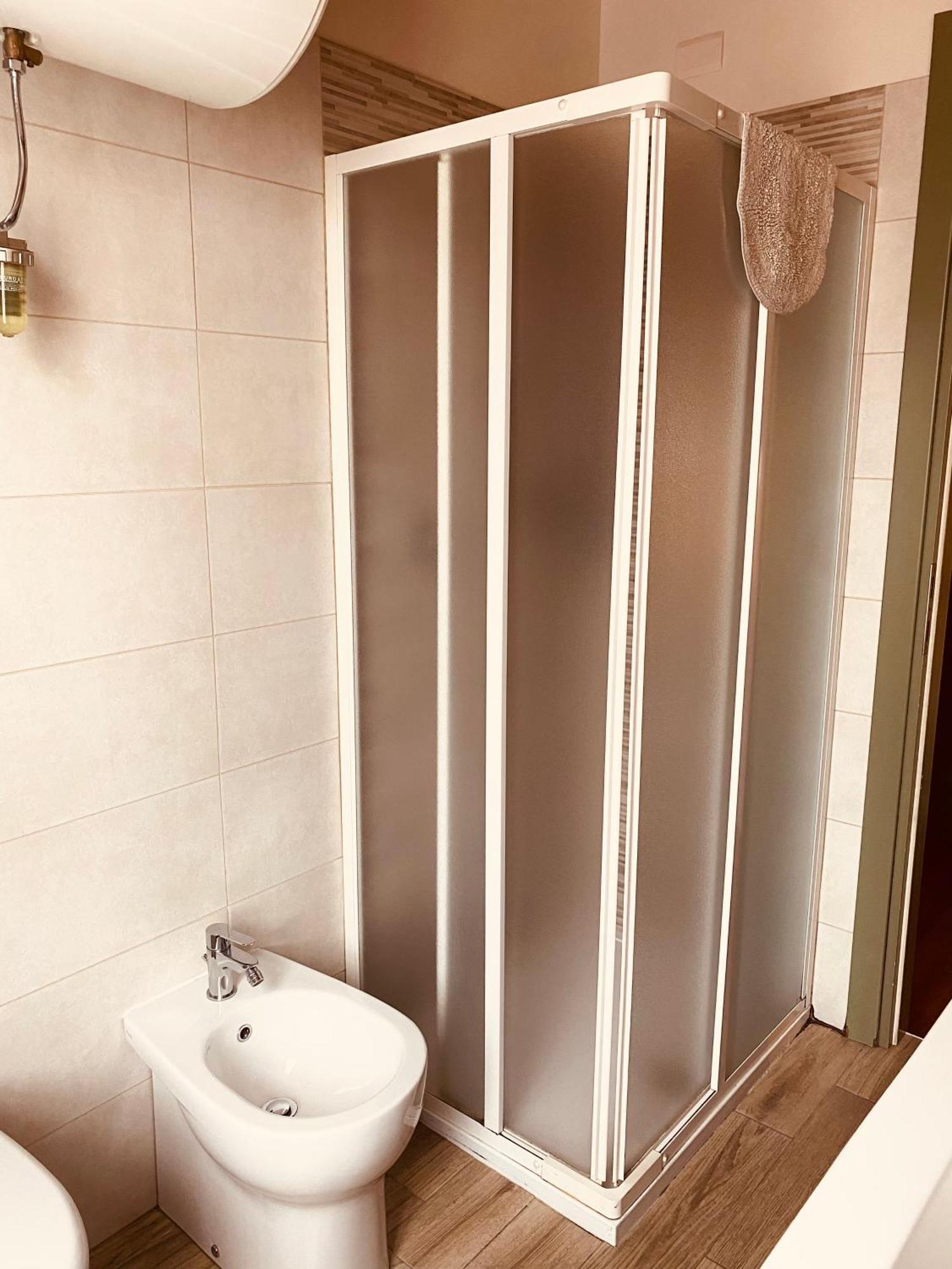 La Casina Hotel Dello Luaran gambar