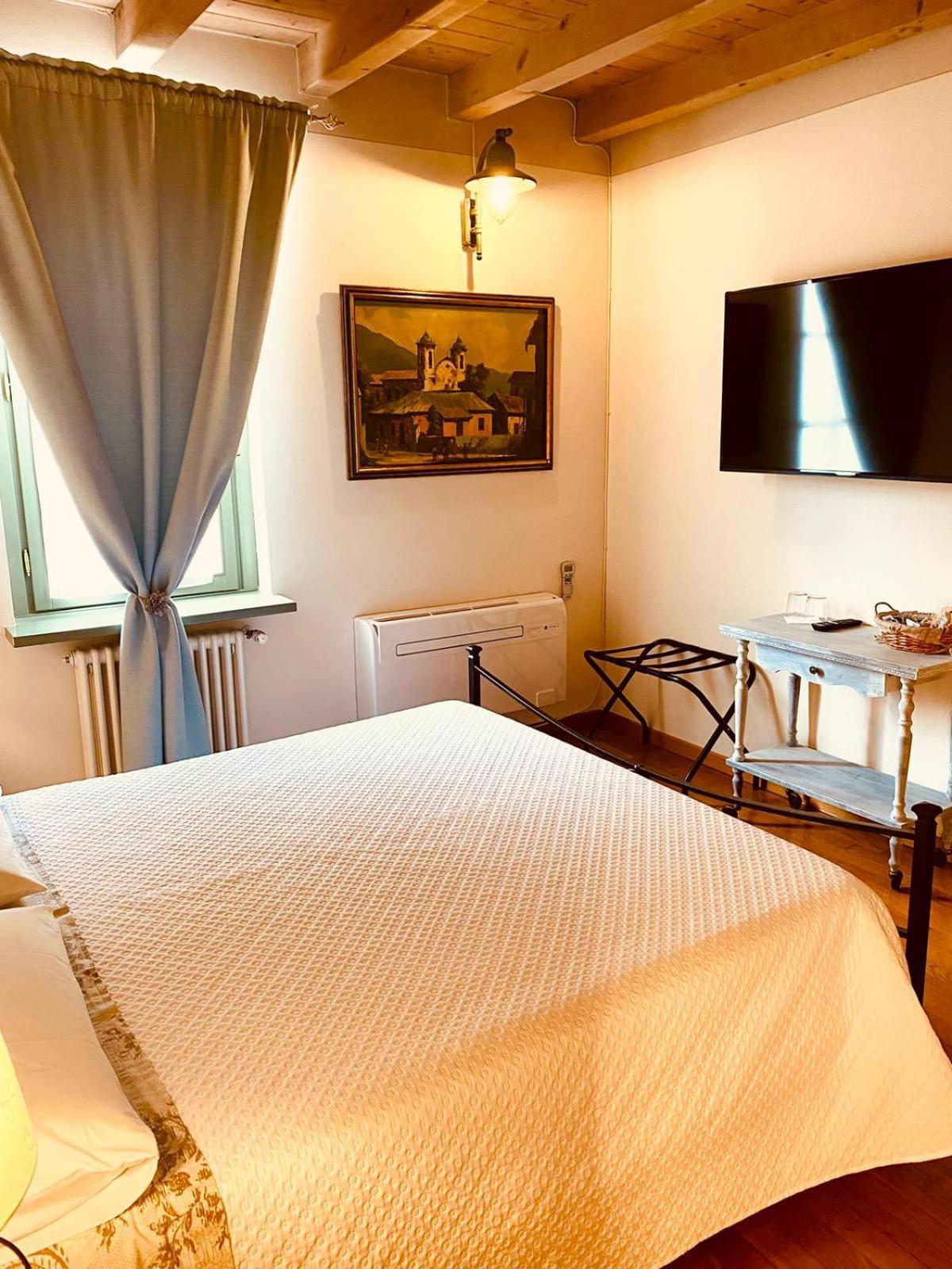 La Casina Hotel Dello Luaran gambar