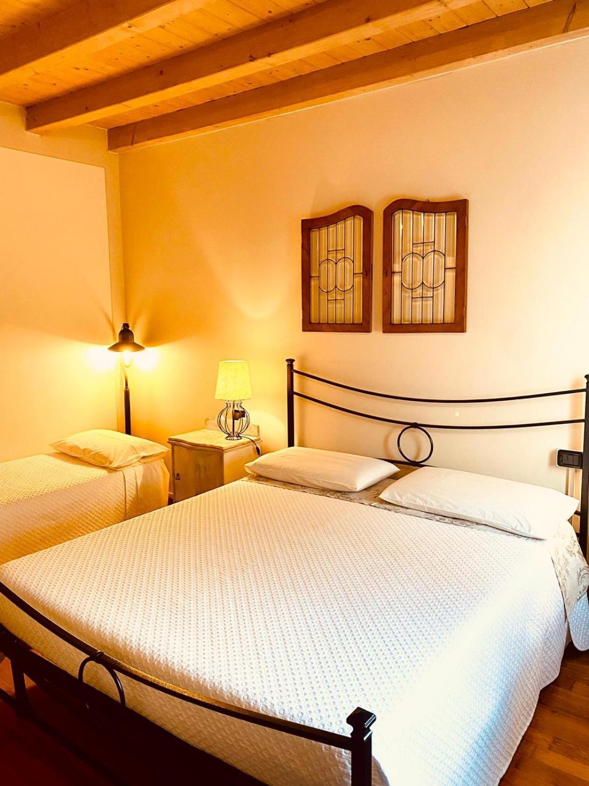 La Casina Hotel Dello Luaran gambar