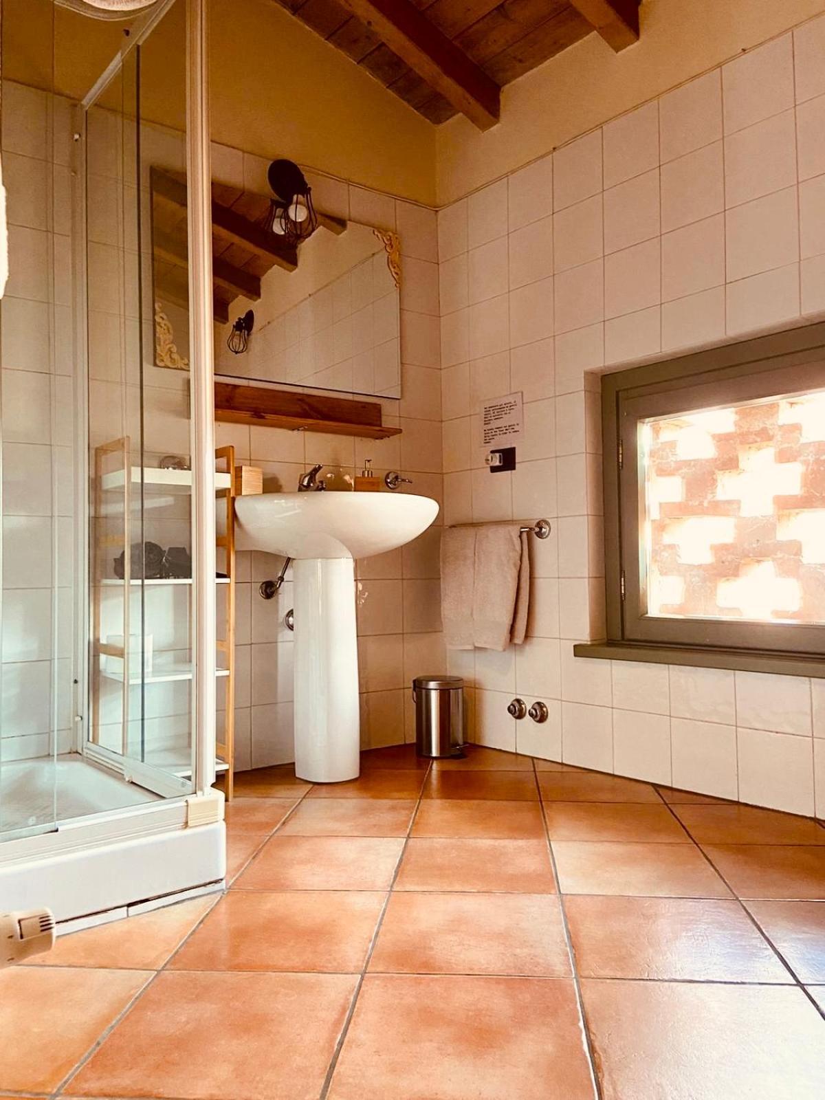 La Casina Hotel Dello Luaran gambar