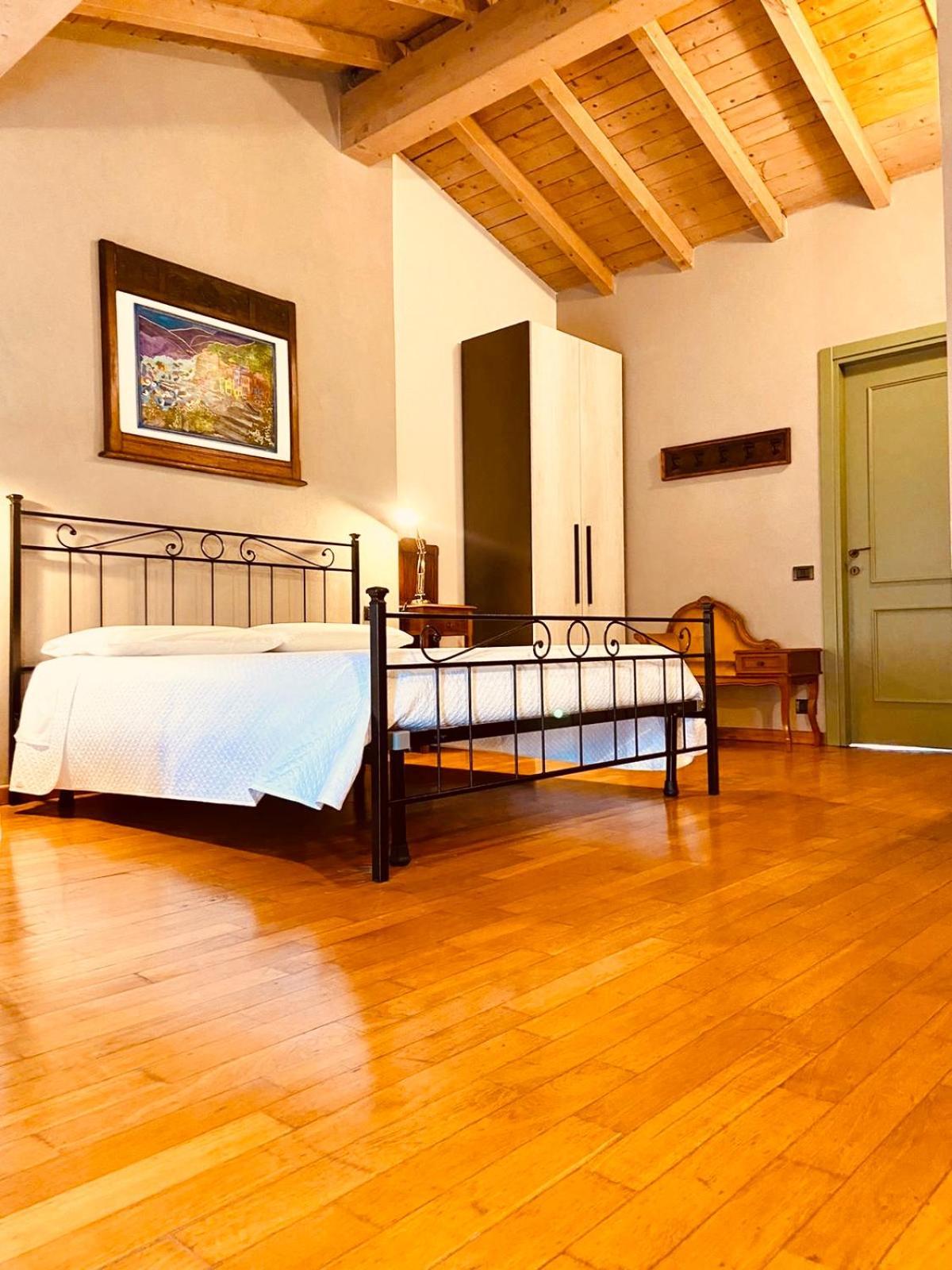 La Casina Hotel Dello Luaran gambar