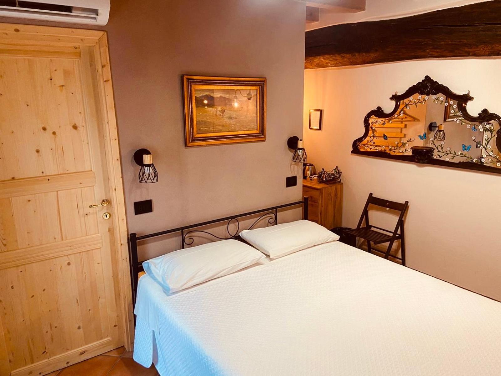 La Casina Hotel Dello Luaran gambar