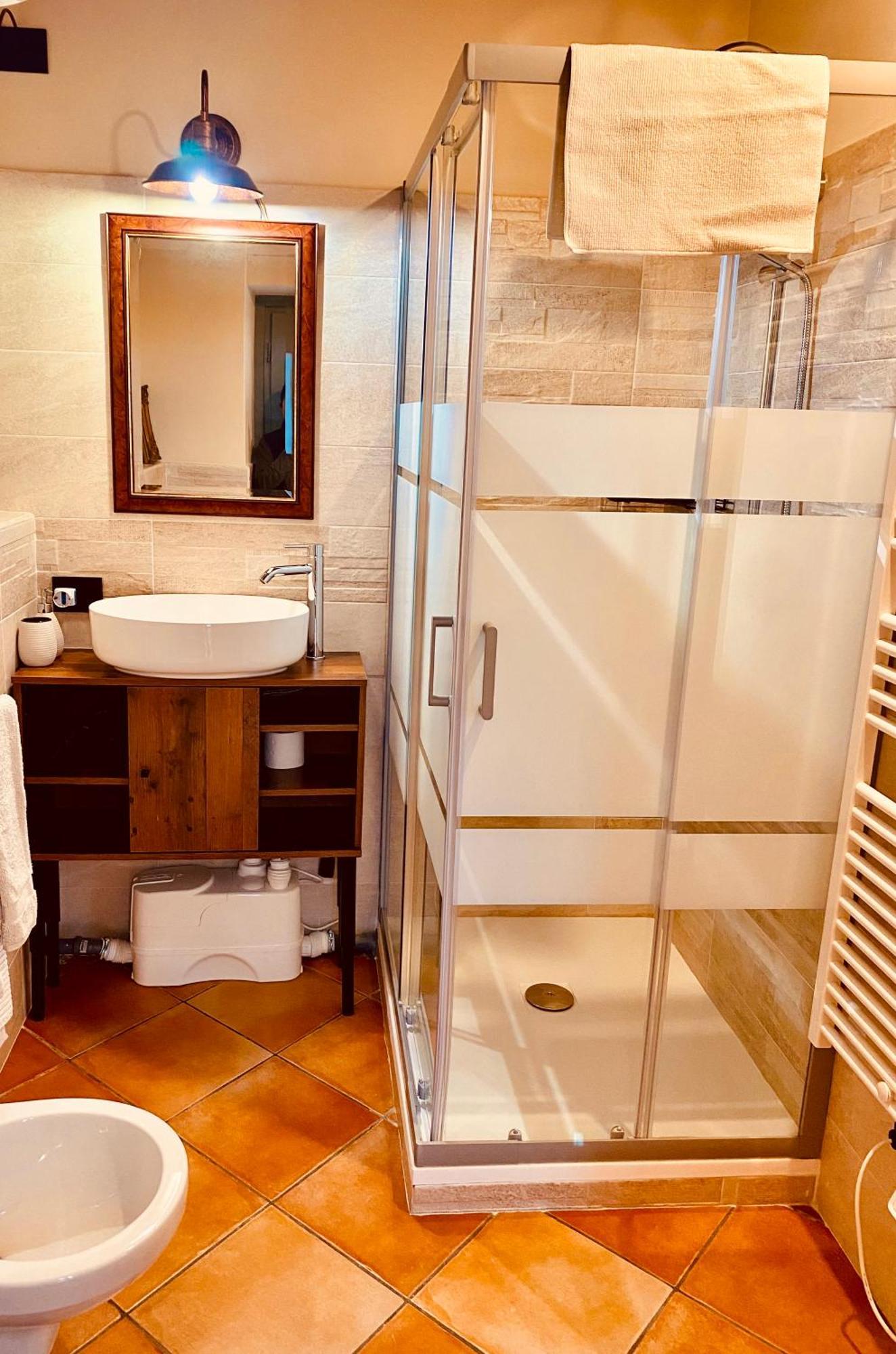 La Casina Hotel Dello Luaran gambar