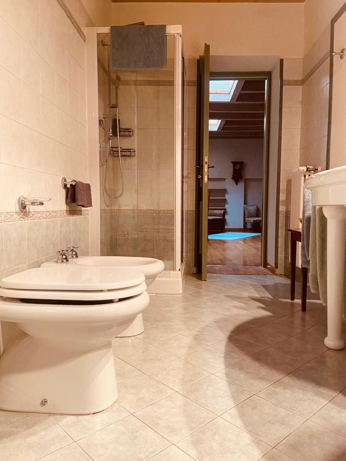 La Casina Hotel Dello Luaran gambar