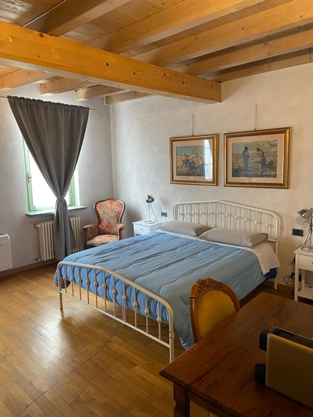 La Casina Hotel Dello Luaran gambar