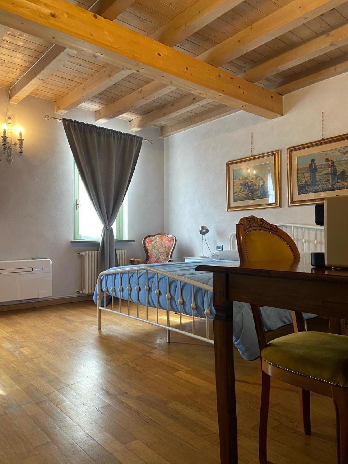 La Casina Hotel Dello Luaran gambar